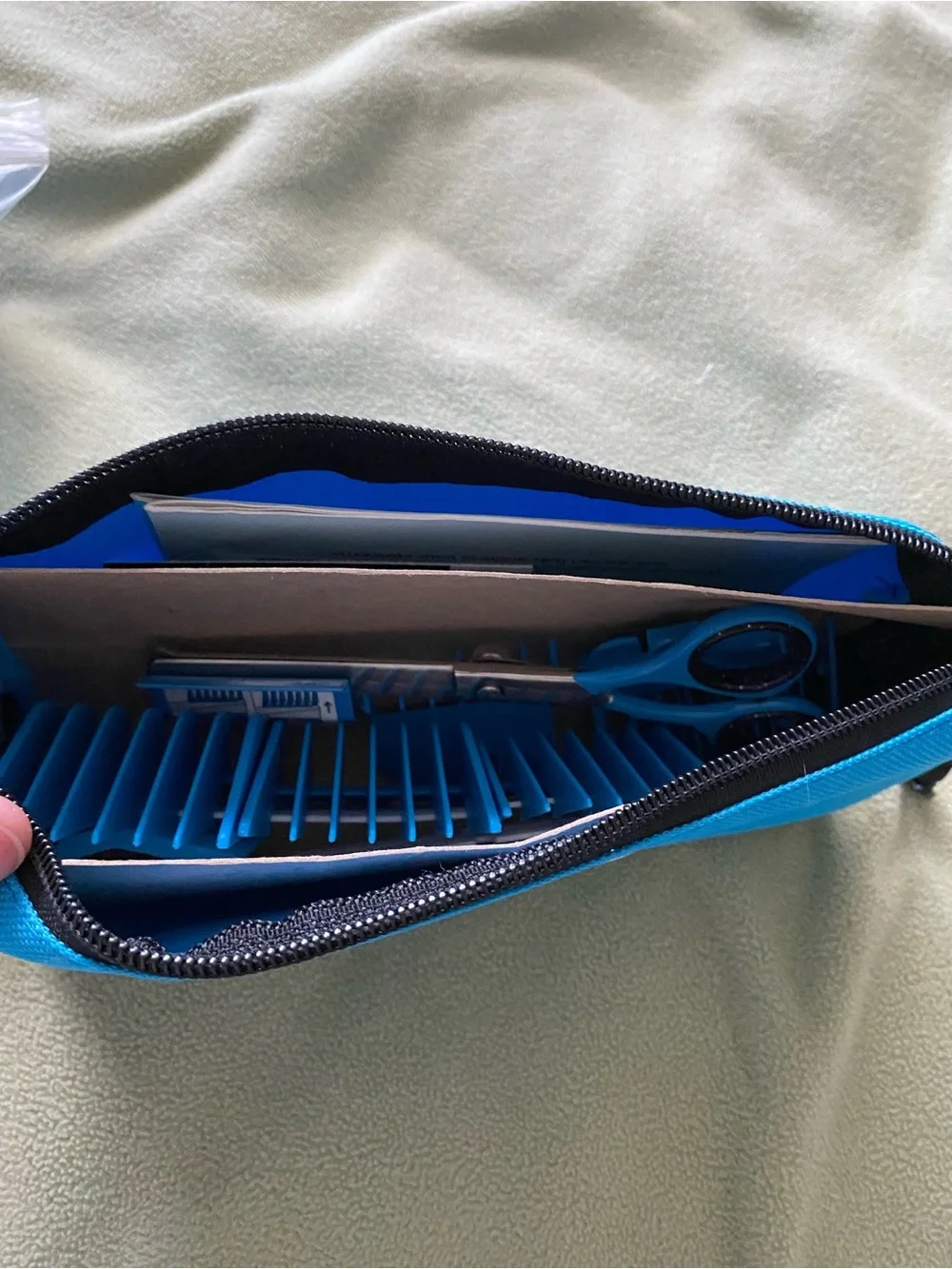 N/A grooming kit